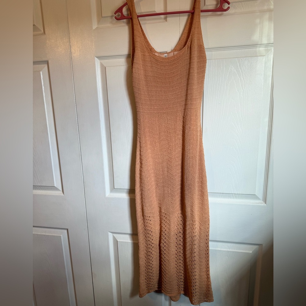 Chic Sleeveless Knit Midi Dress in Peach
